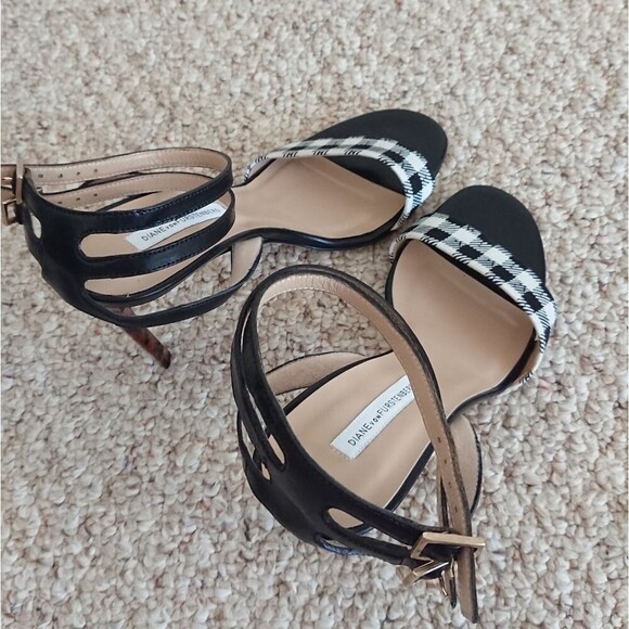 Diane Von Furstenberg Vera Double Buckle Sandal in Black & White size 7.5 - Picture 5 of 10